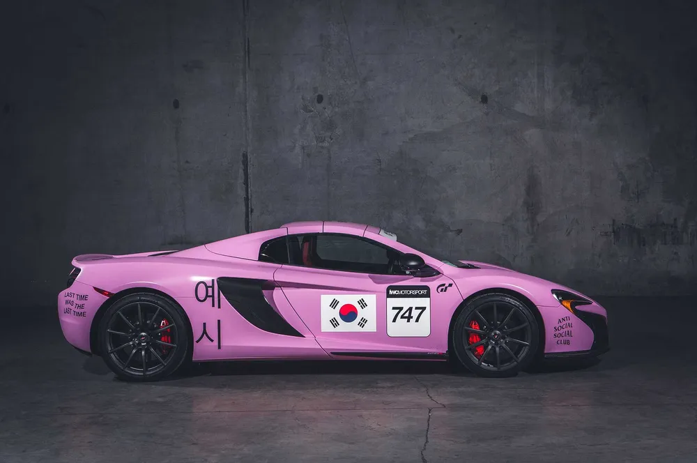 Pink McLaren 650S 747 race livery by Vaderwerks, side profile